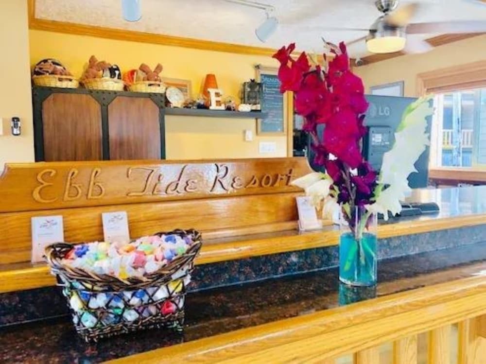 Ebb Tide Oceanfront Inn 58/73
