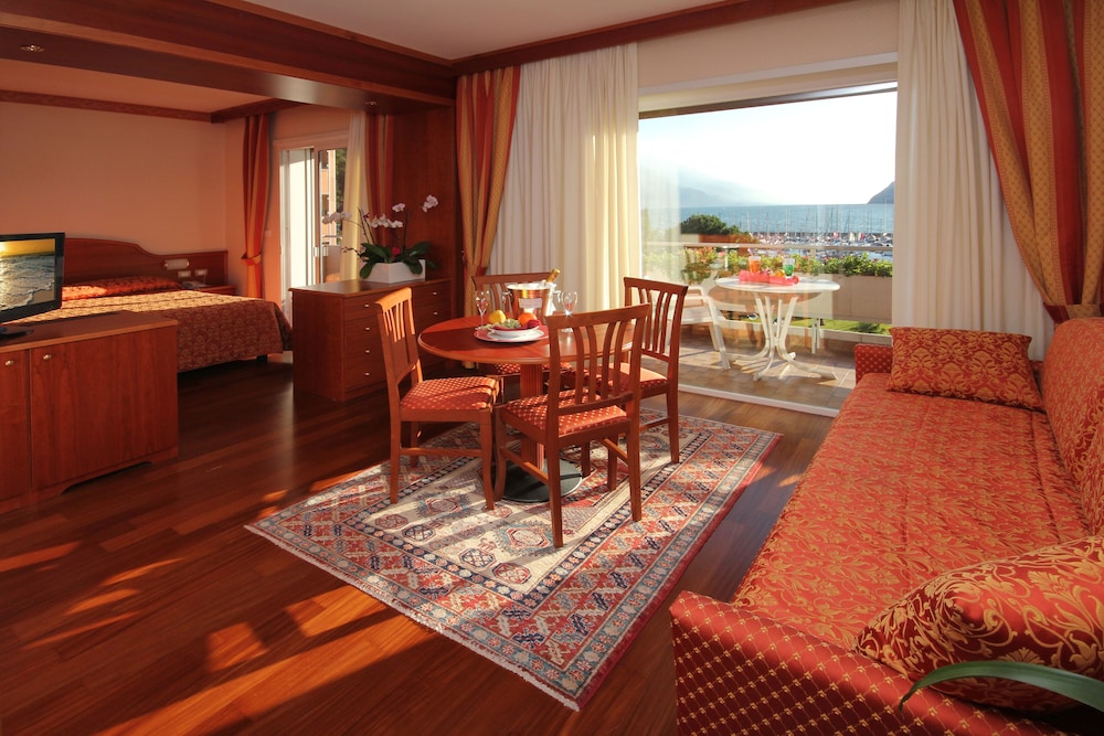 Hotel Riviera 29/50