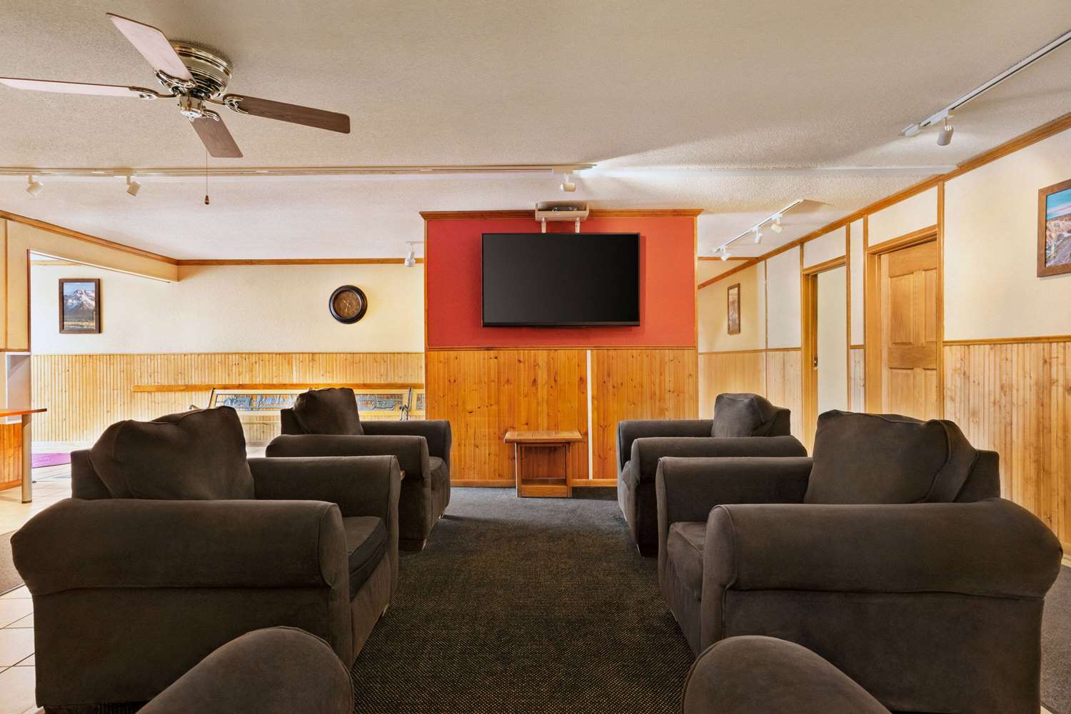 Travelodge By Wyndham Edgemont SD 13/16