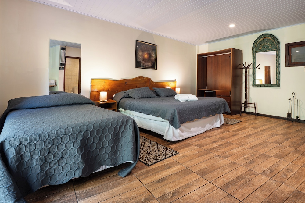 SUITE, TRIPLE