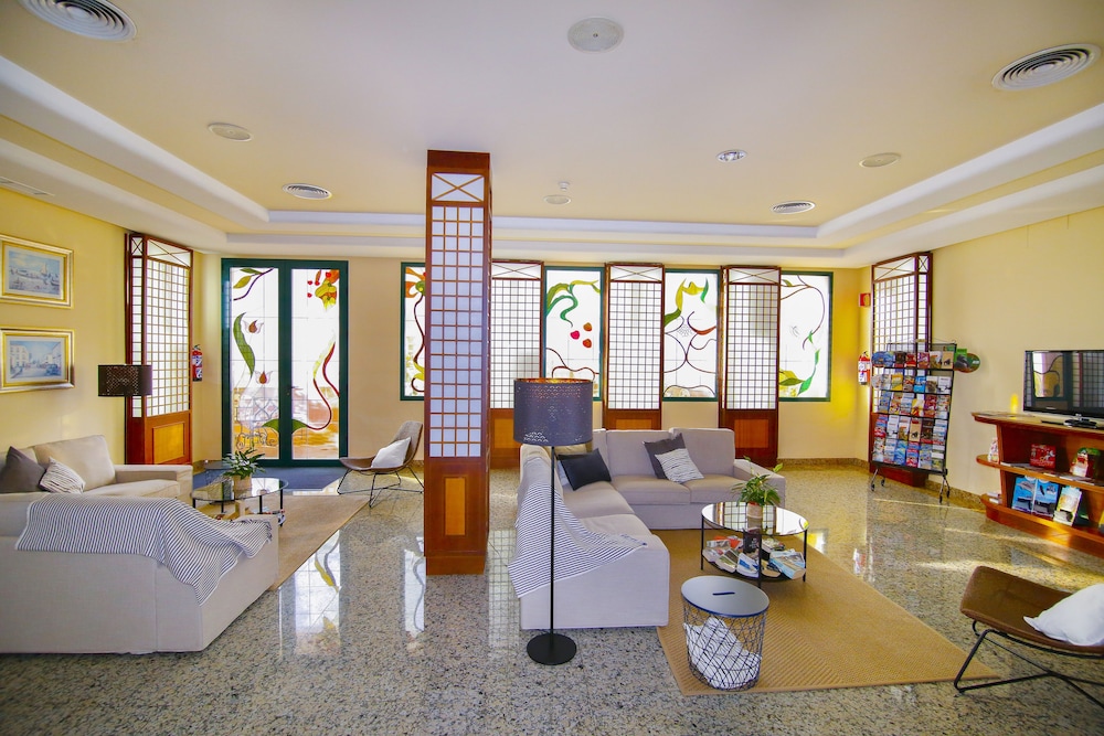 Hotel Mainake Sl 38/60