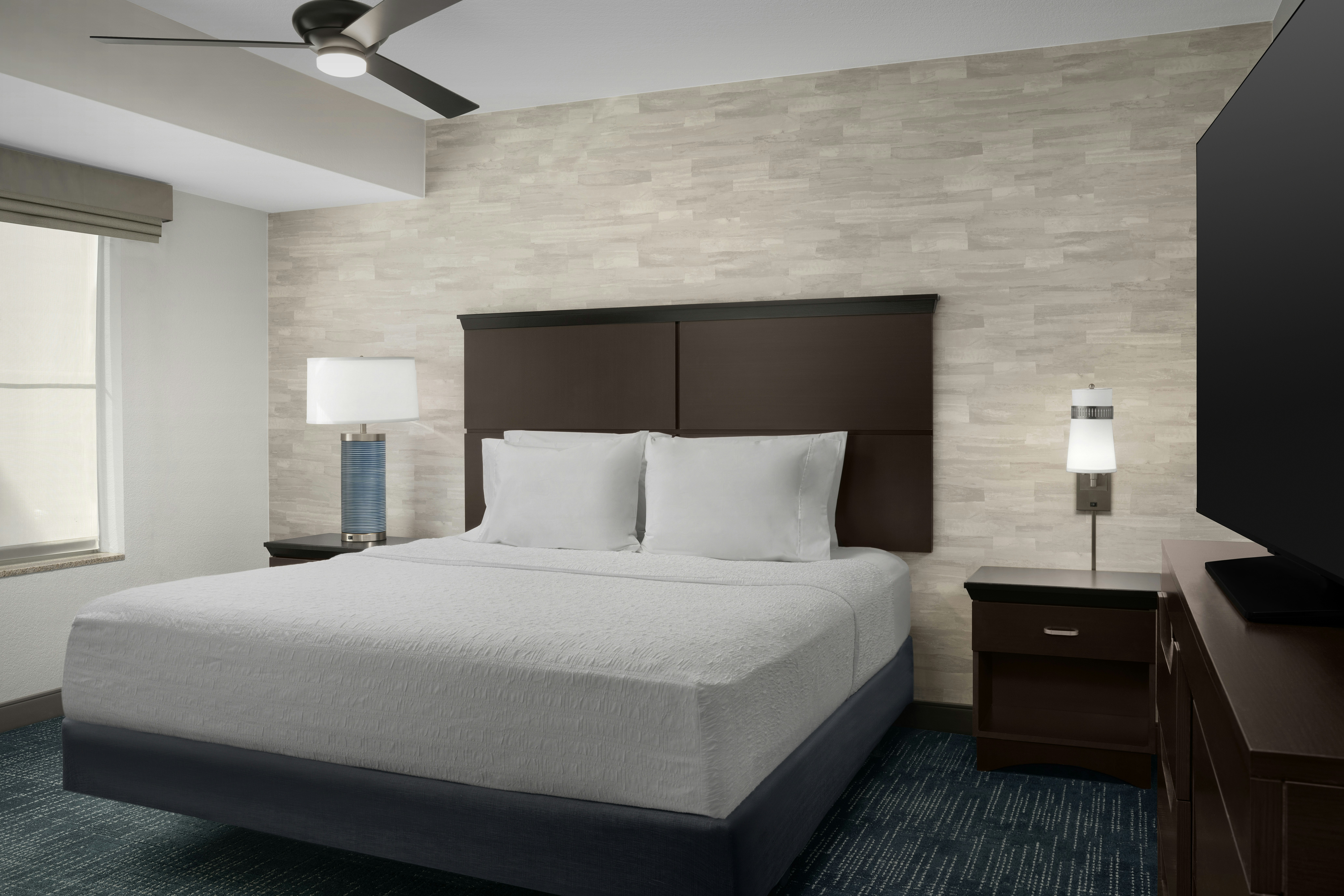 STUDIO, KING BED, ACCESSIBLE