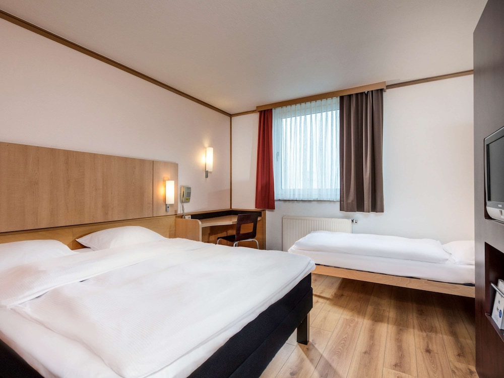 Standard, 1 Double and 1 Single Bed