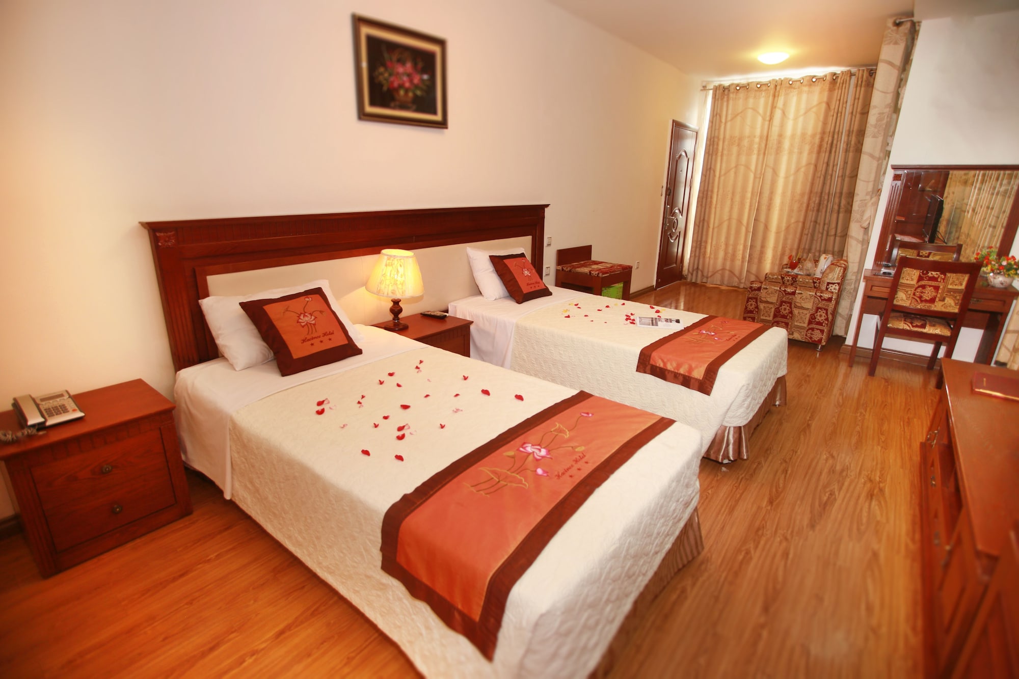 LUXURY, DOUBLE OR TWIN BED