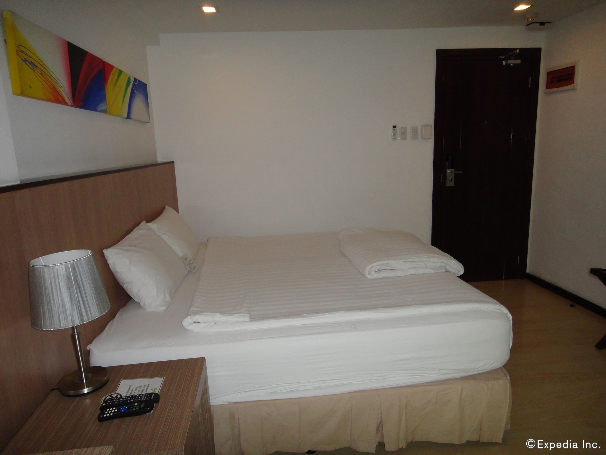 1 BEDROOM, SUITE