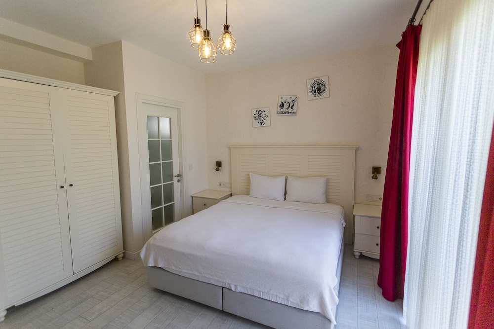 STANDARD, DOUBLE OR TWIN BED