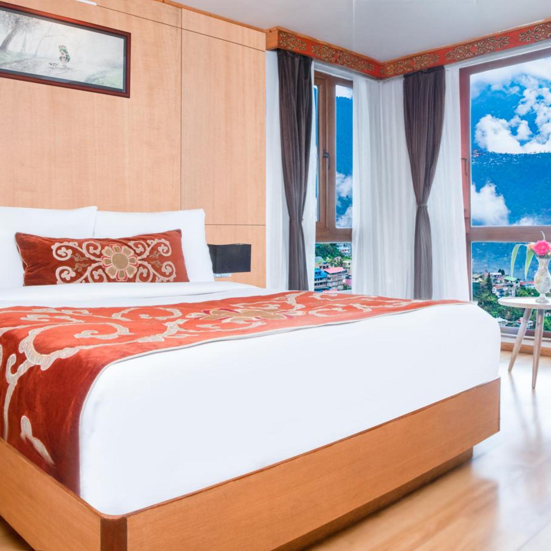 Deluxe, King Bed, with View