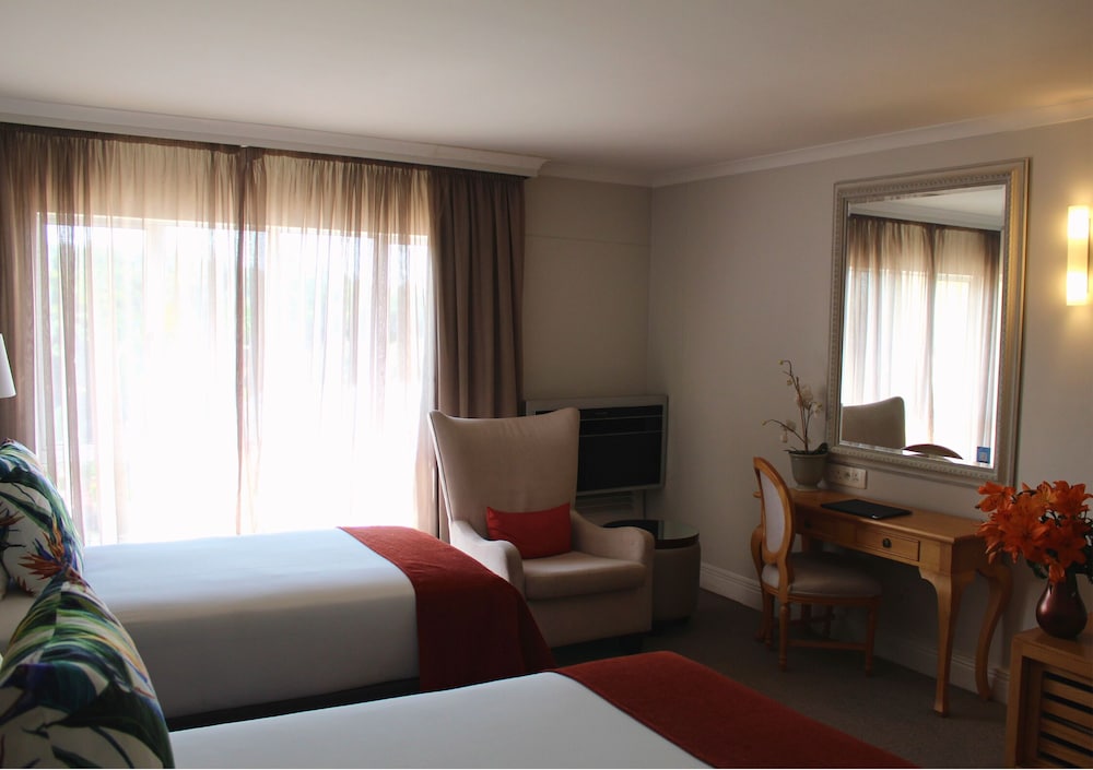 غرفة عائلية ثلاثية بسرير كوين وسرير فردي، The Riverside Hotel 4/6
