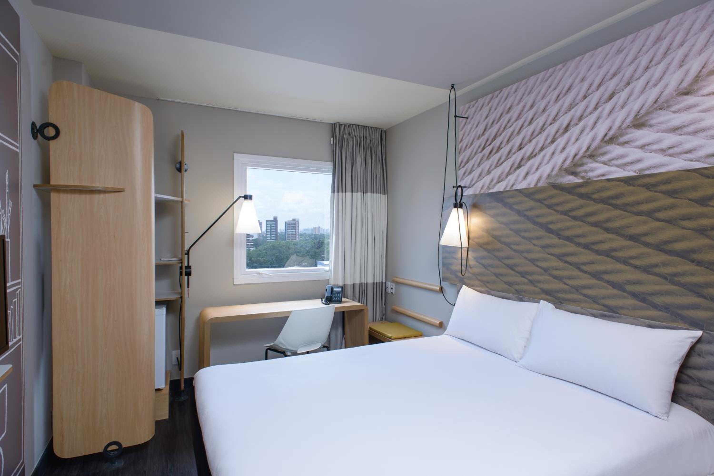 Standard, Double Bed, City Side