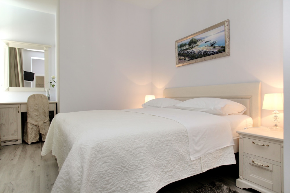 ROOM, DOUBLE BED, BALCONY