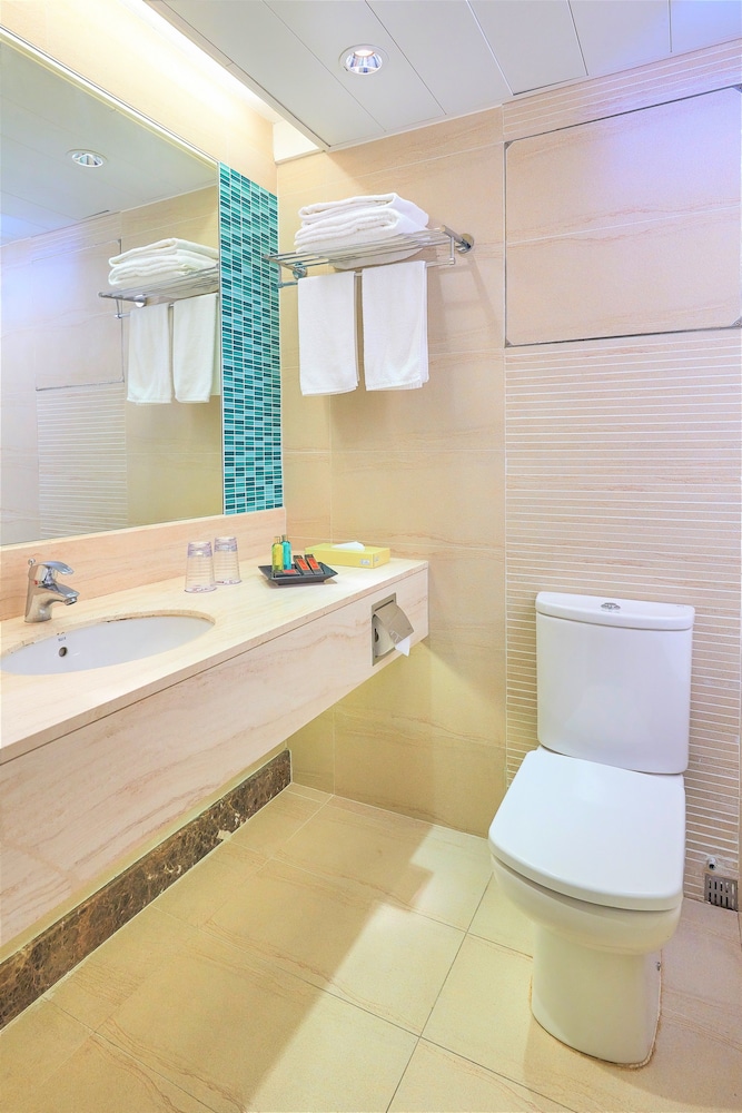 Warwick Hotel Cheung Chau 46/48