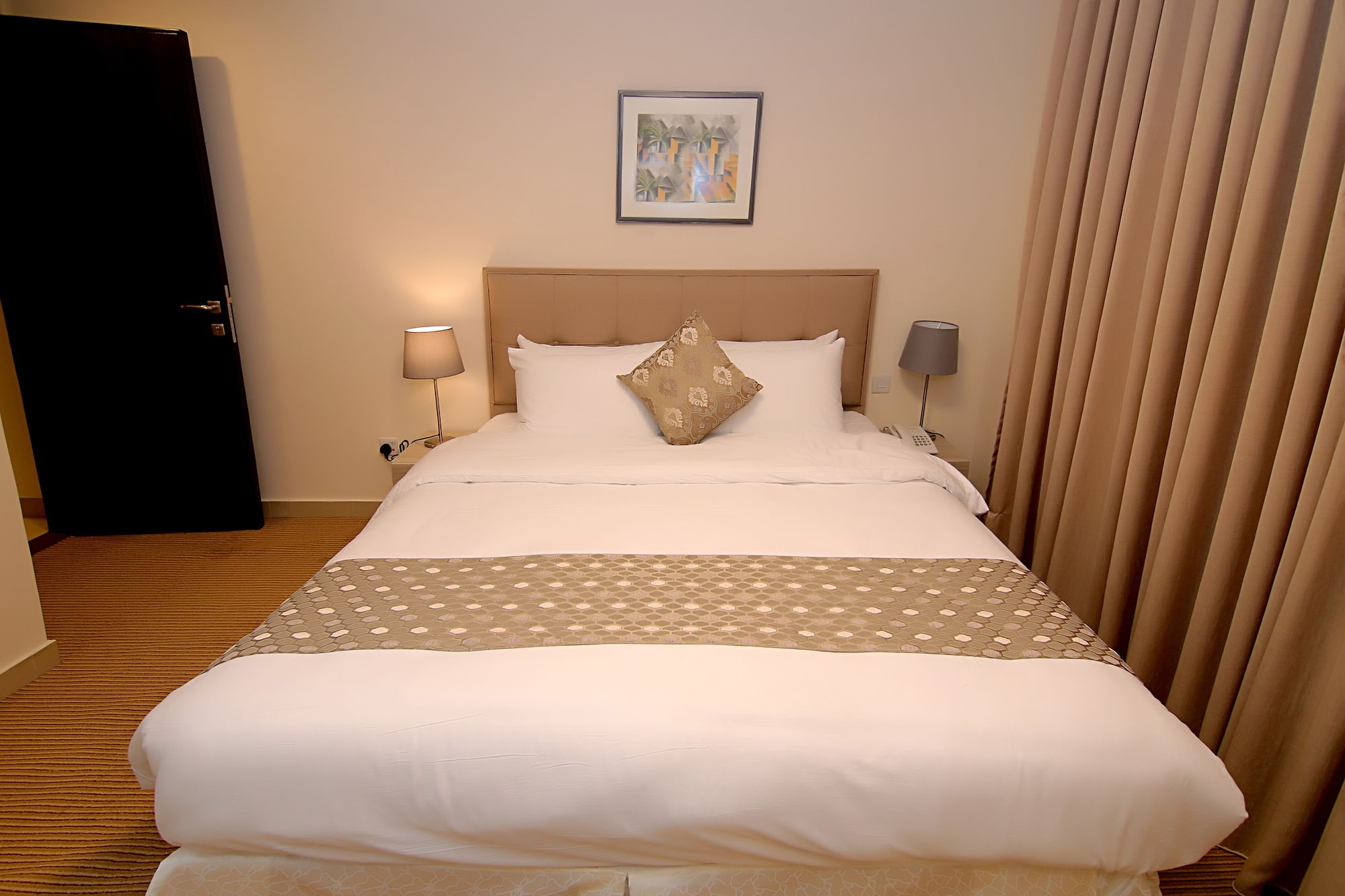 DELUXE, SUITE