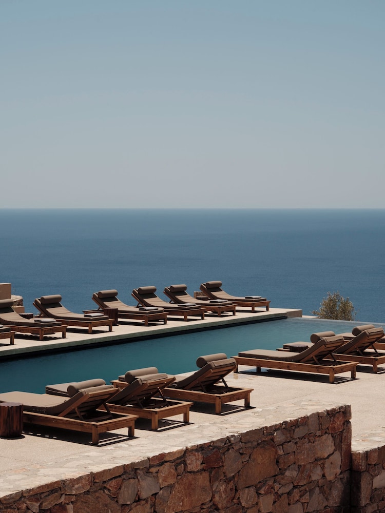 Gundari Folegandros 36/50