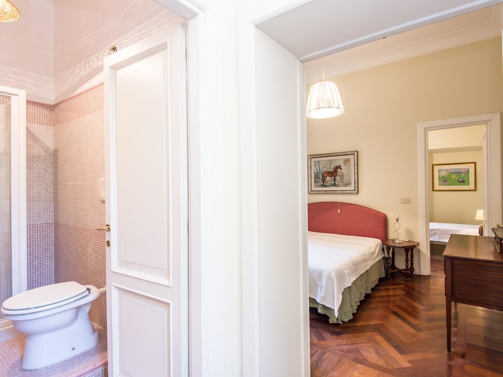 RSH Luxury Vatican Four Bedroom Apartment 33/36