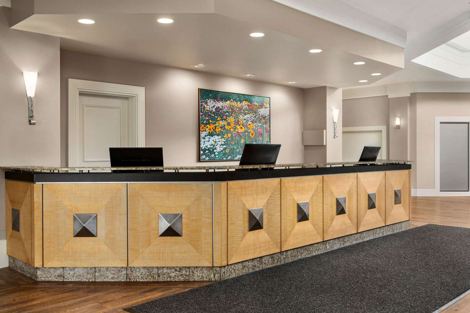 Royal Hotel Calgary, Trademark Collection by Wyndham 1/27