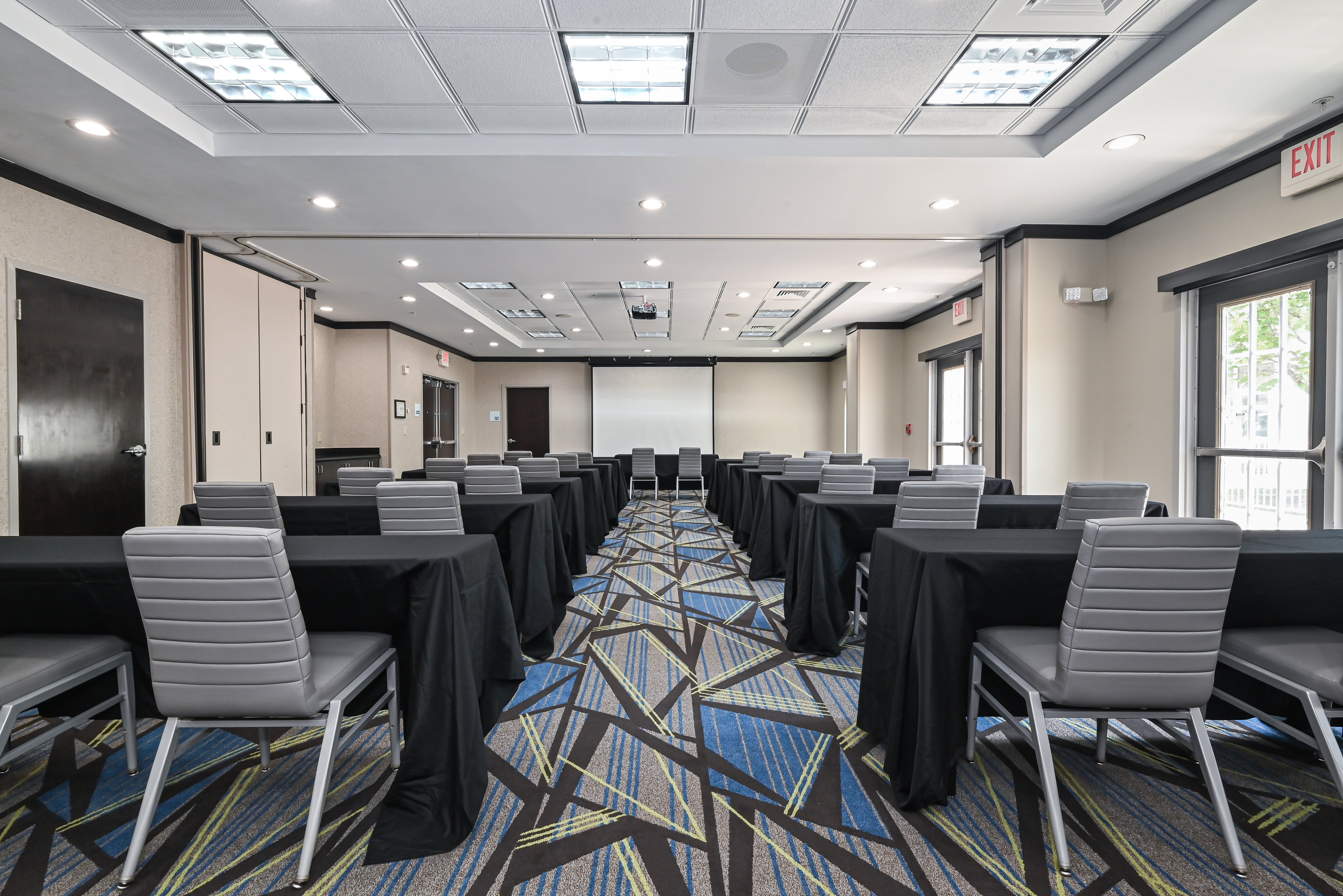 Holiday Inn Express Suites Charlotte Southeast Matthews 39/48