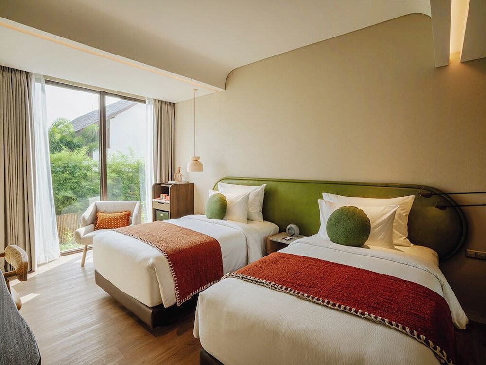 ISLAND, STUDIO, TWIN BEDS