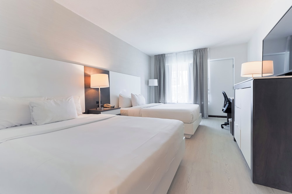 Universel Hotel 17/75