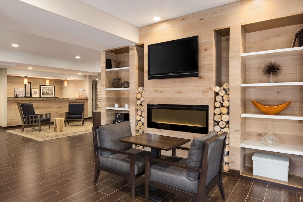 Country Inn & Suites by Radisson - Flagstaff East Route 66 17/28