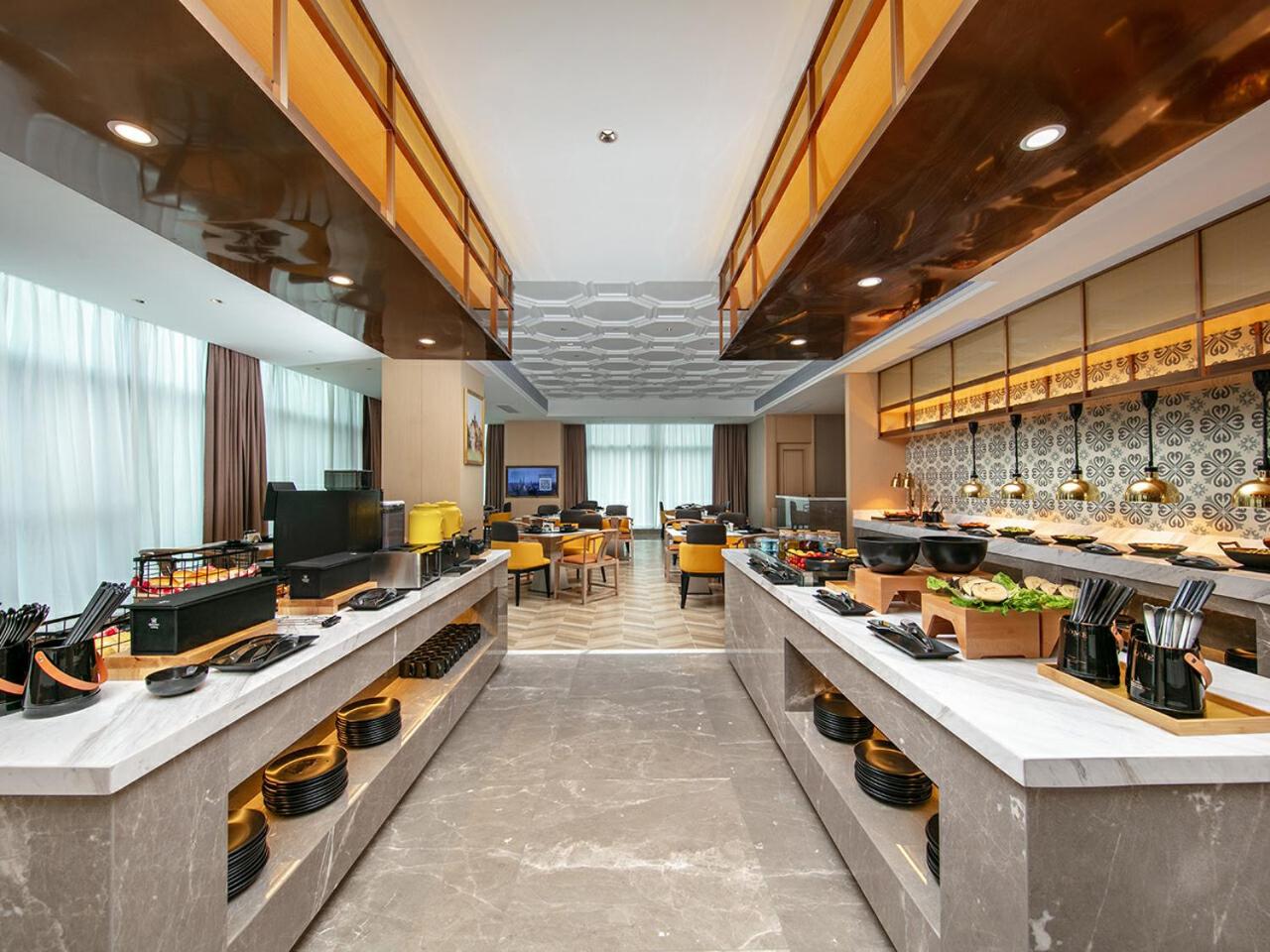 Chengdu Vienna International Hotel (Shuangliu Airport Terminal Beijing Hualian Branch) 34/36