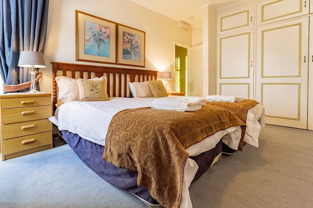 Bay Tree Guest House 10/28