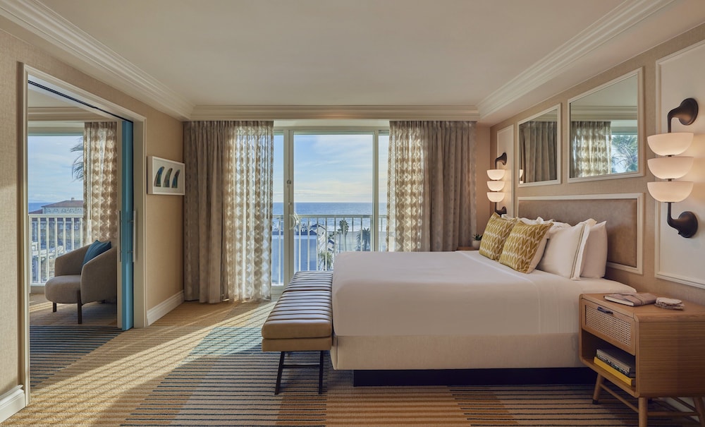 PALMETTO, KING BED, ACCESSIBLE