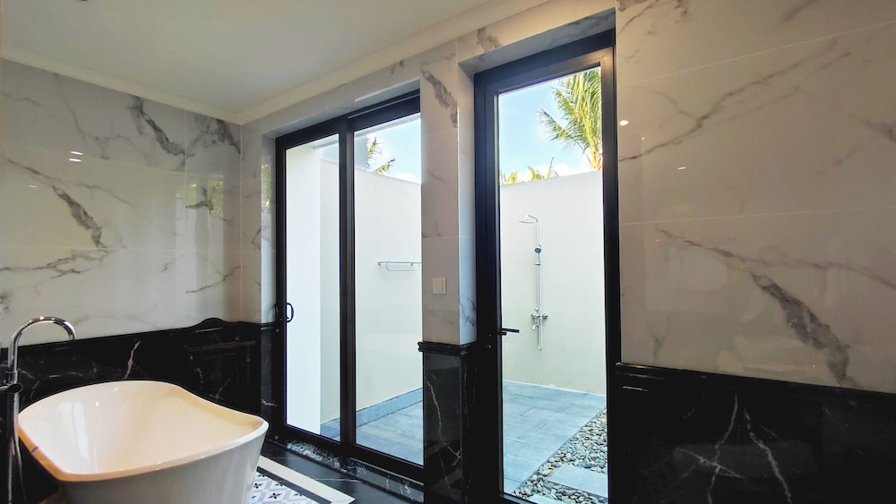 Wyndham Grand Phu Quoc 50/50