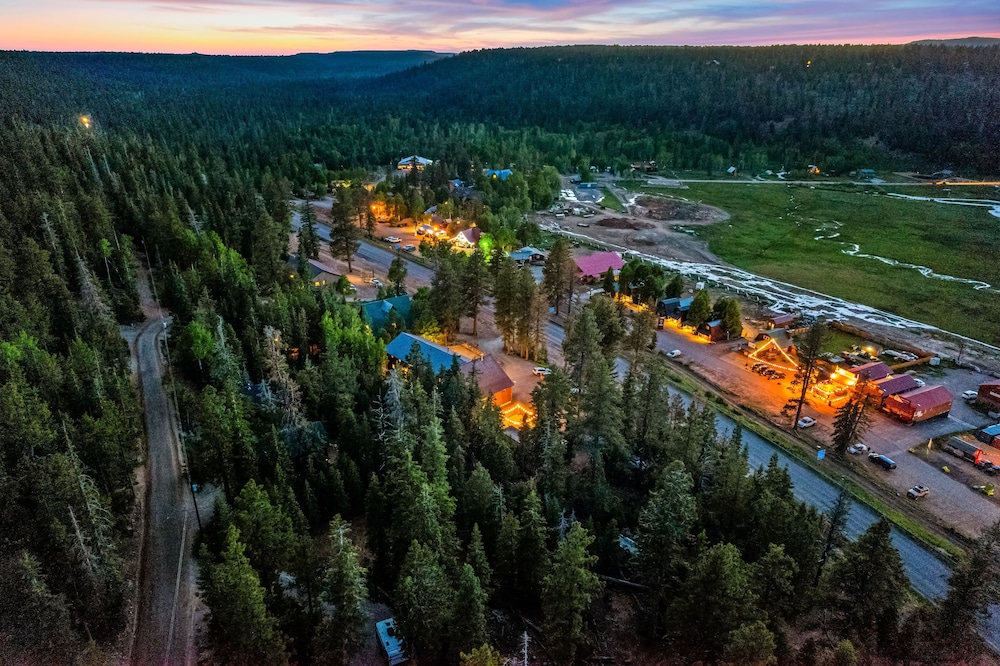 Duck Creek Village Inn 2/50