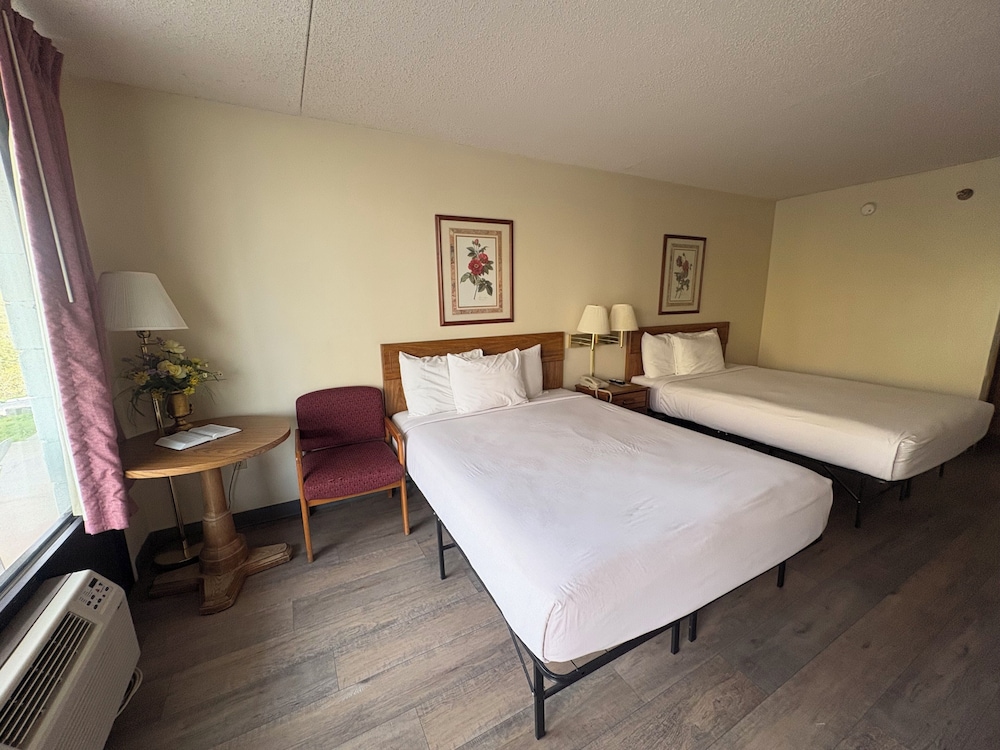 غرفة بسريرين كوين يُسمح فيها بالحيوانات الأليفة، Ozark Valley Inn 2/7