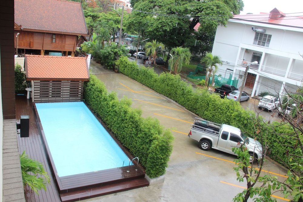 Monmuang Hotel And Residence 32/33