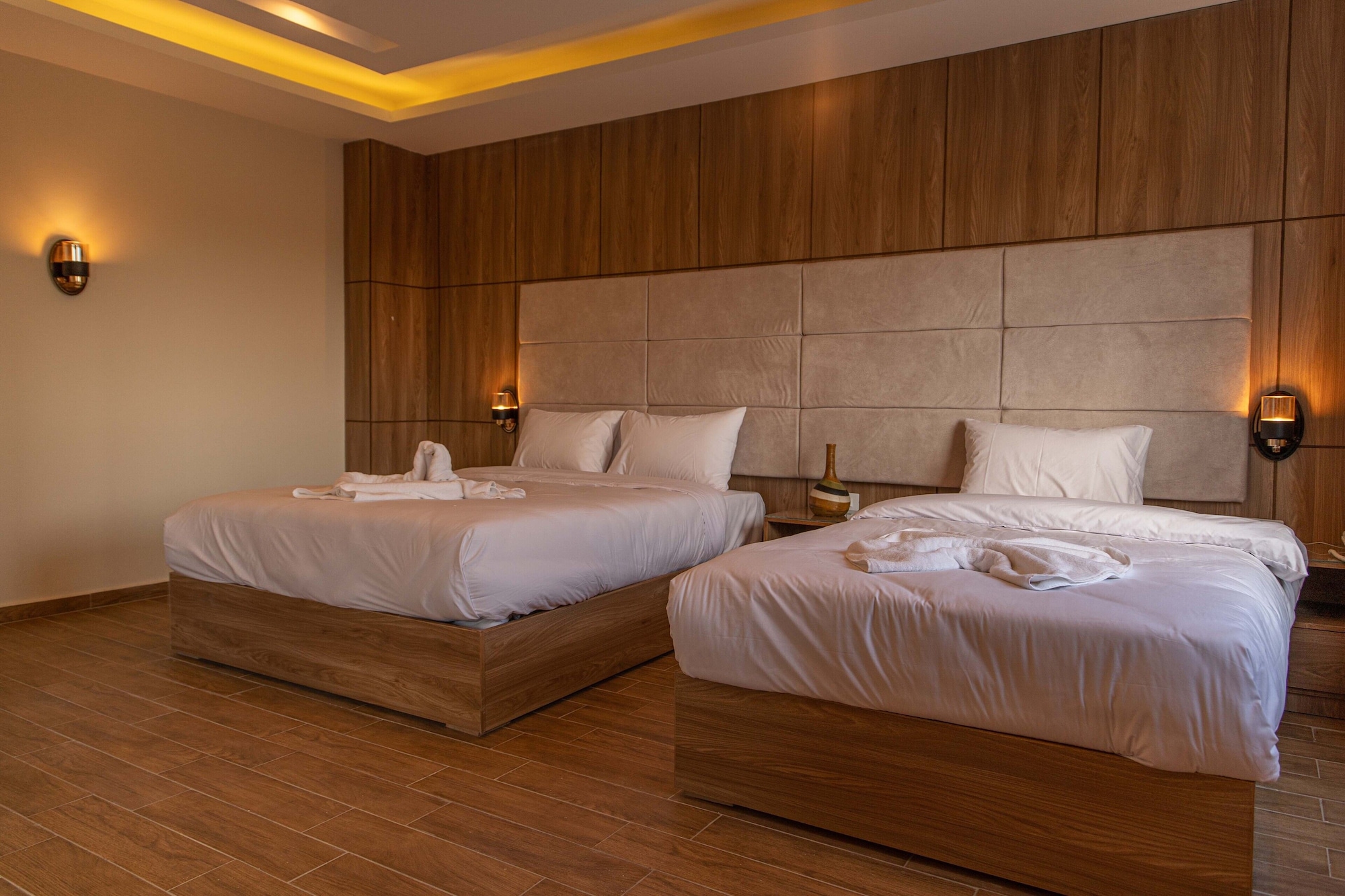 SUITE, GARDEN VIEW