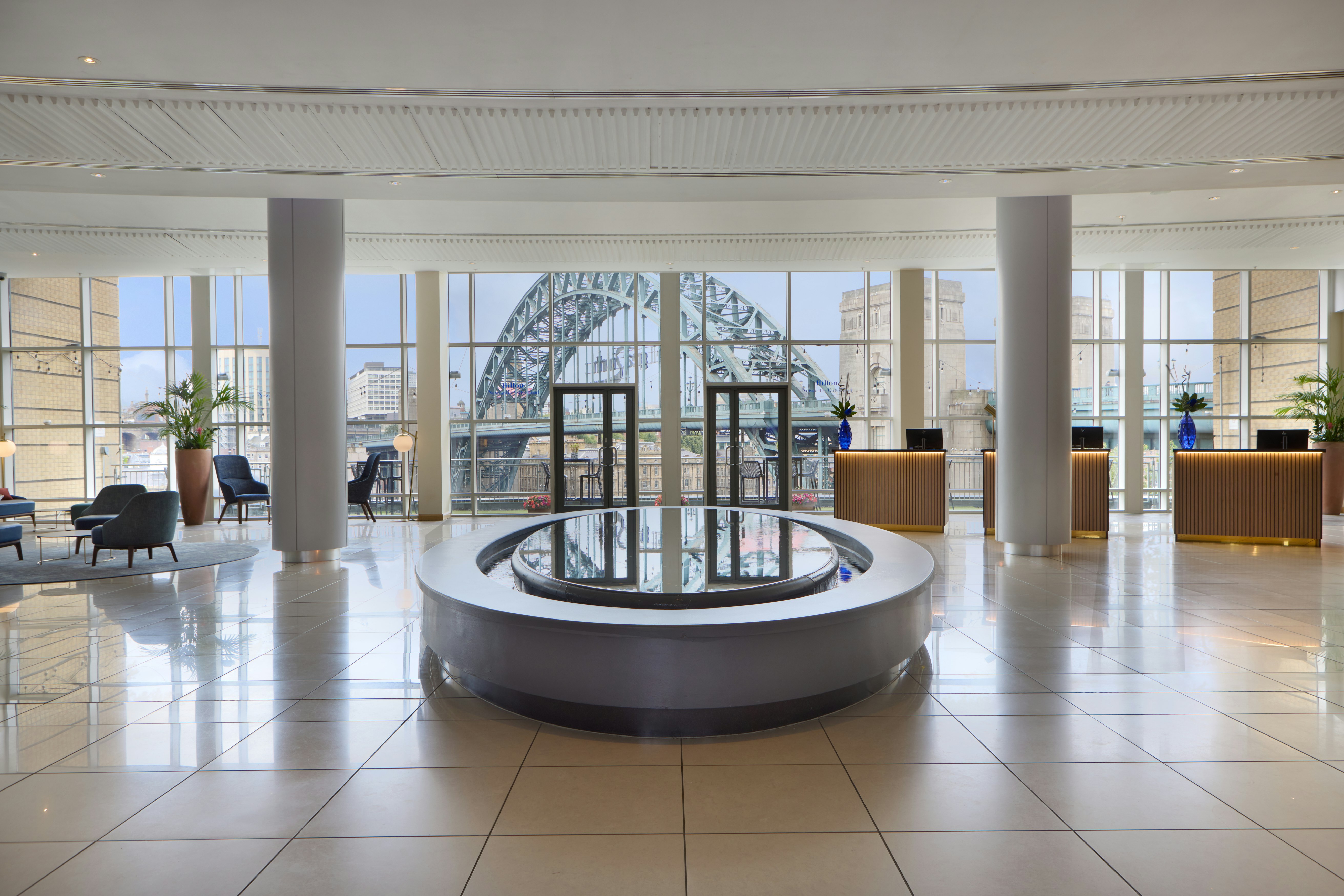 Hilton Newcastle Tyne Bridge 52/52