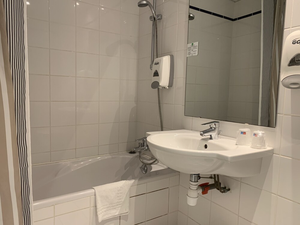 Hotel Notre- Dame De France 38/41