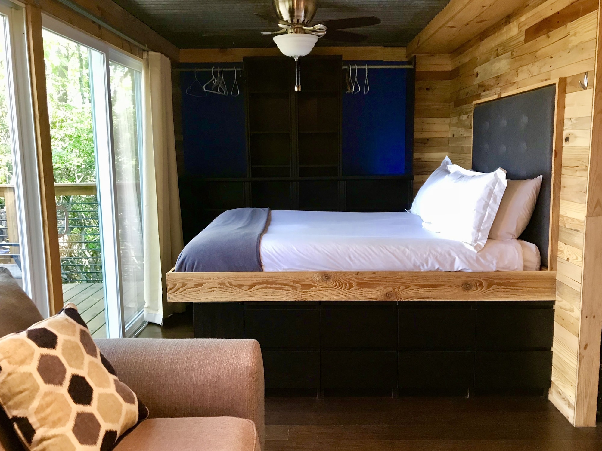 Design, Cabin, Queen Bed, Mountain View, Sofa, Kitchenette