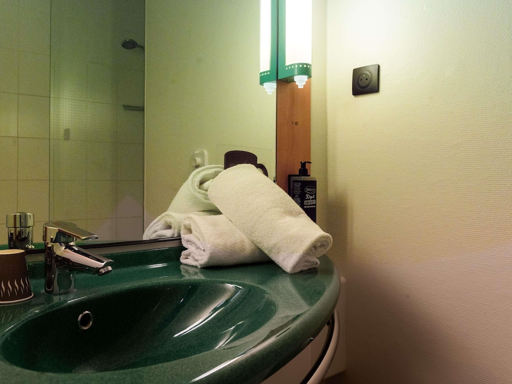 Ibis Lyon Est Bron 39/67