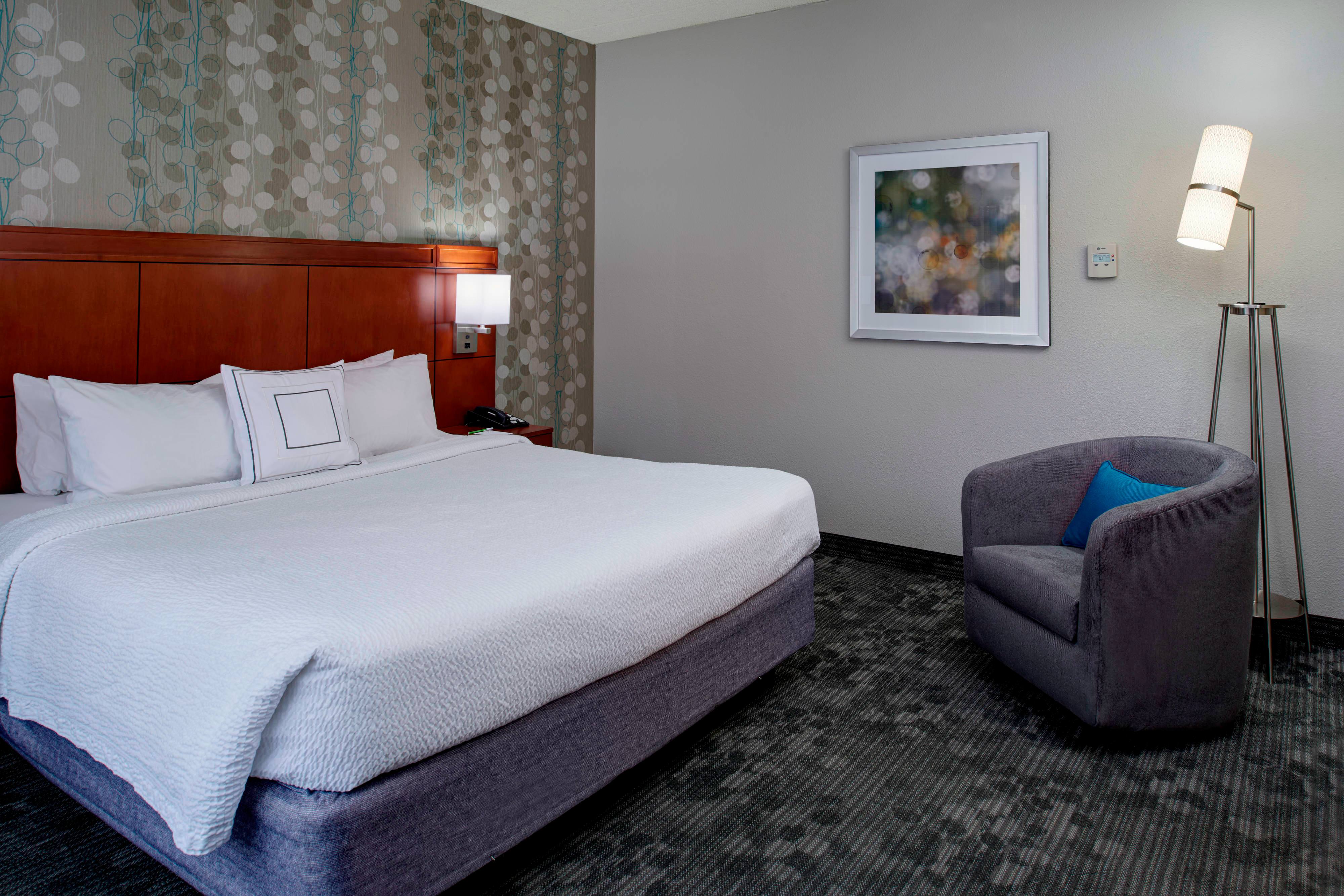 1 BEDROOM, SUITE, KING BED, BATHTUB, ACCESSIBLE