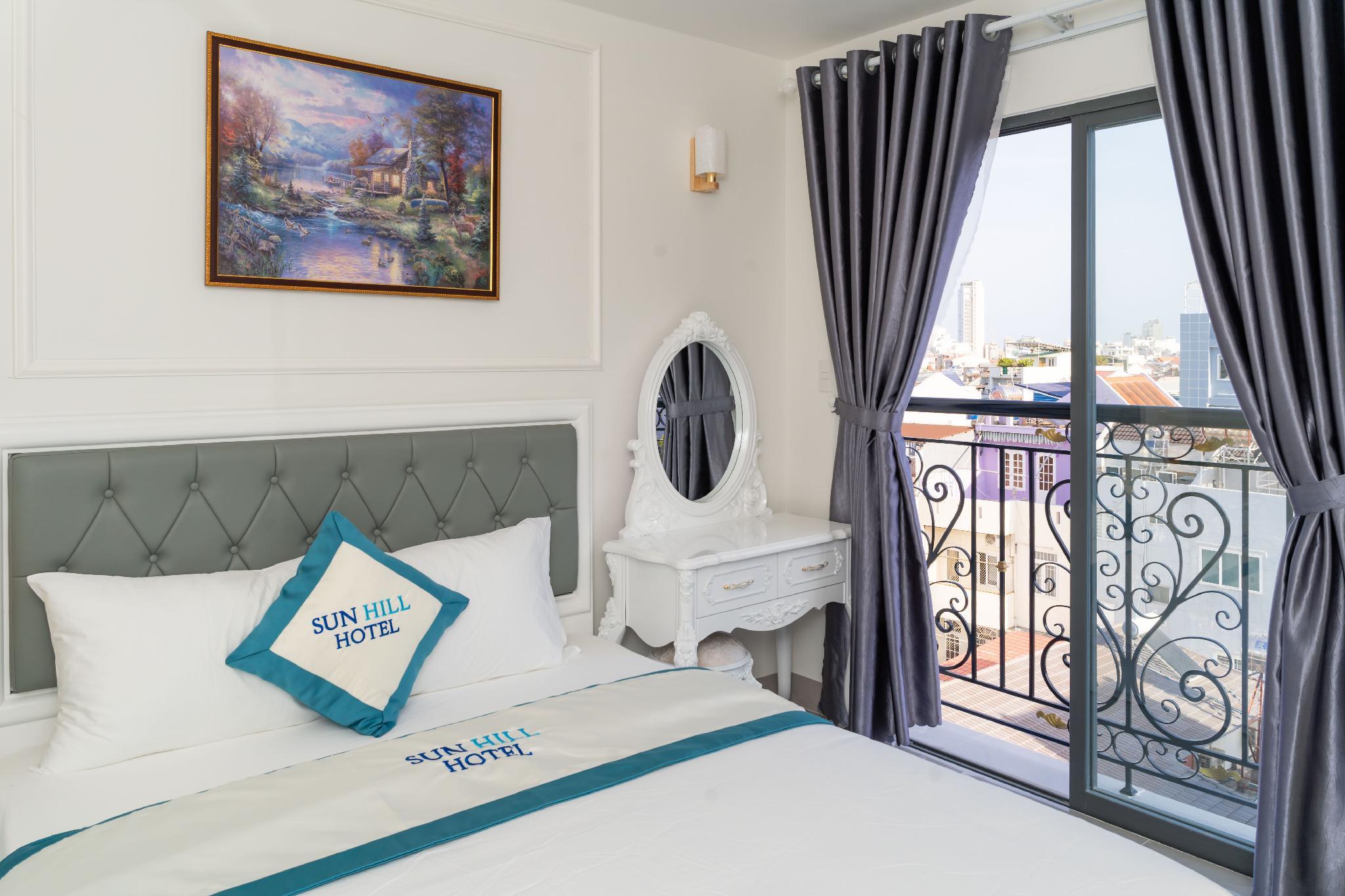 Deluxe, Queen Bed, Balcony