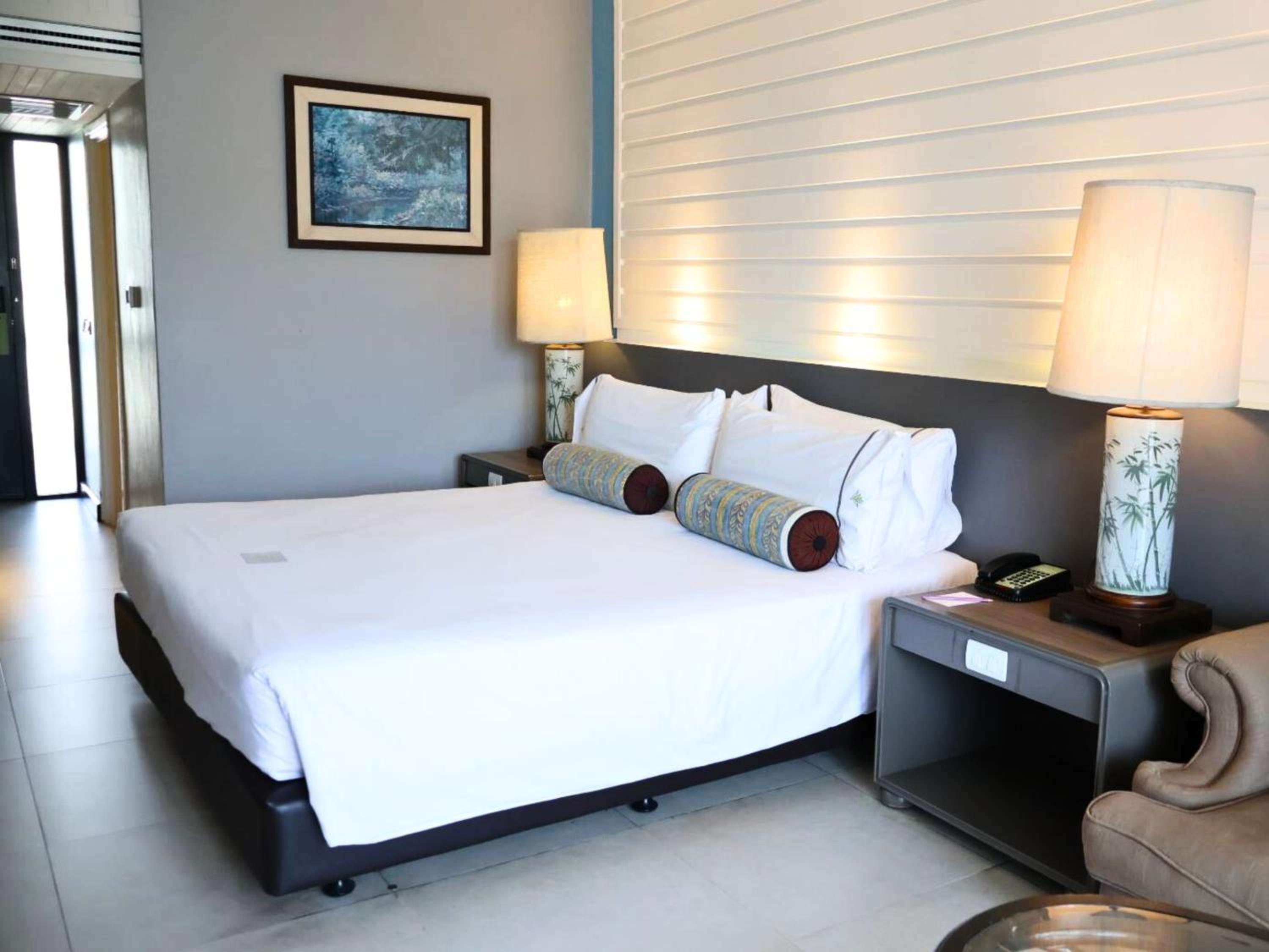Tropical, Superior, King Bed, No View