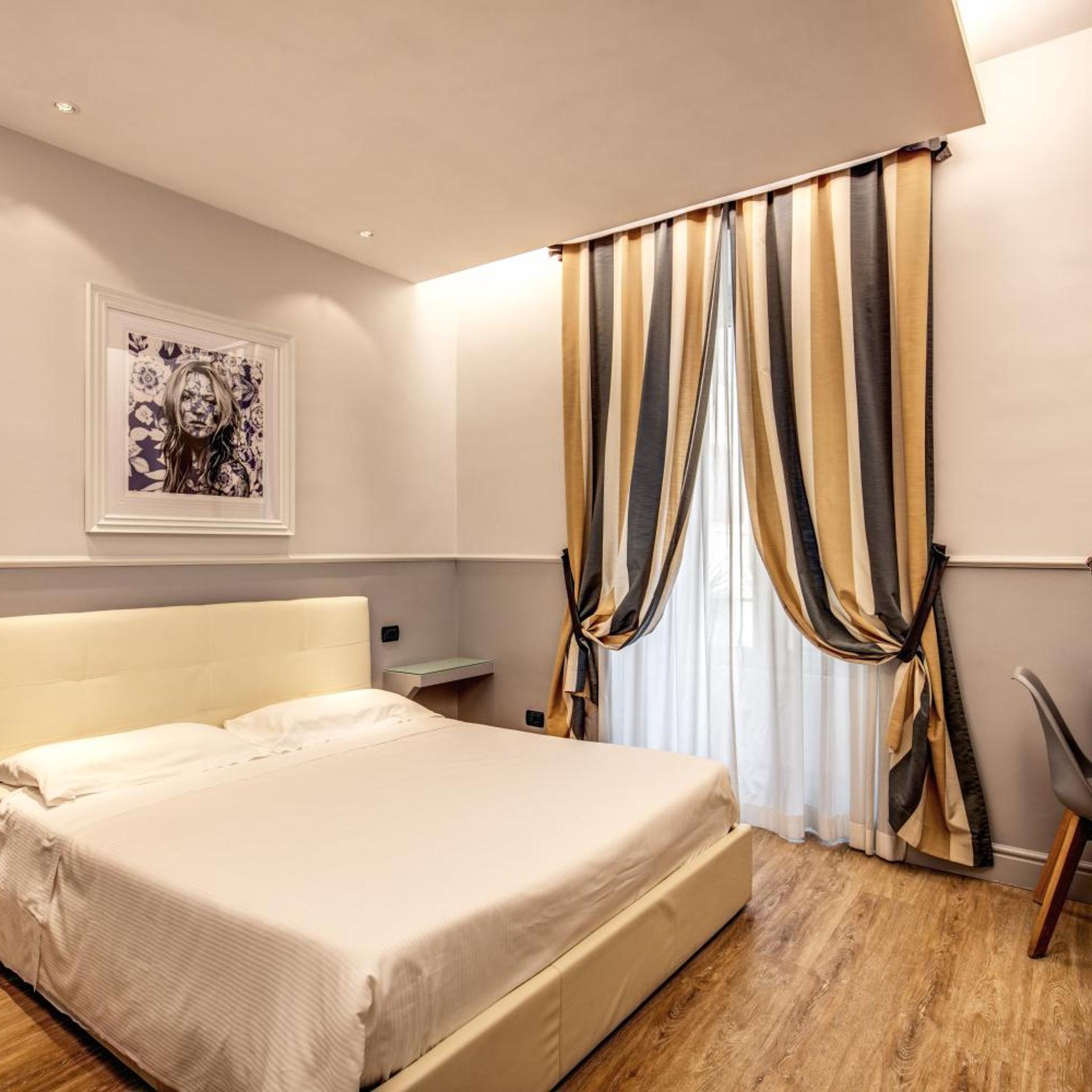 ROOM, DOUBLE OR TWIN BED