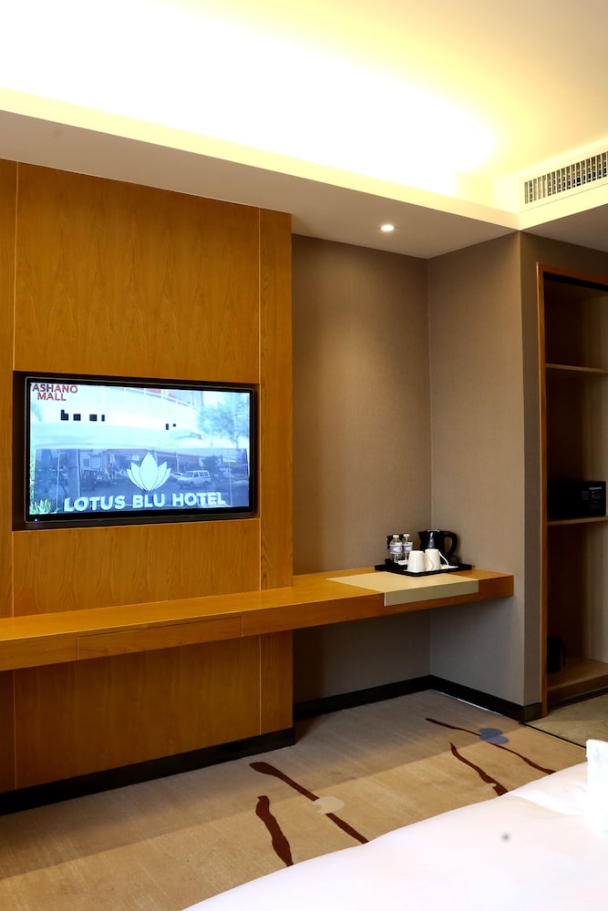 Lotus Blu Hotel 7/58