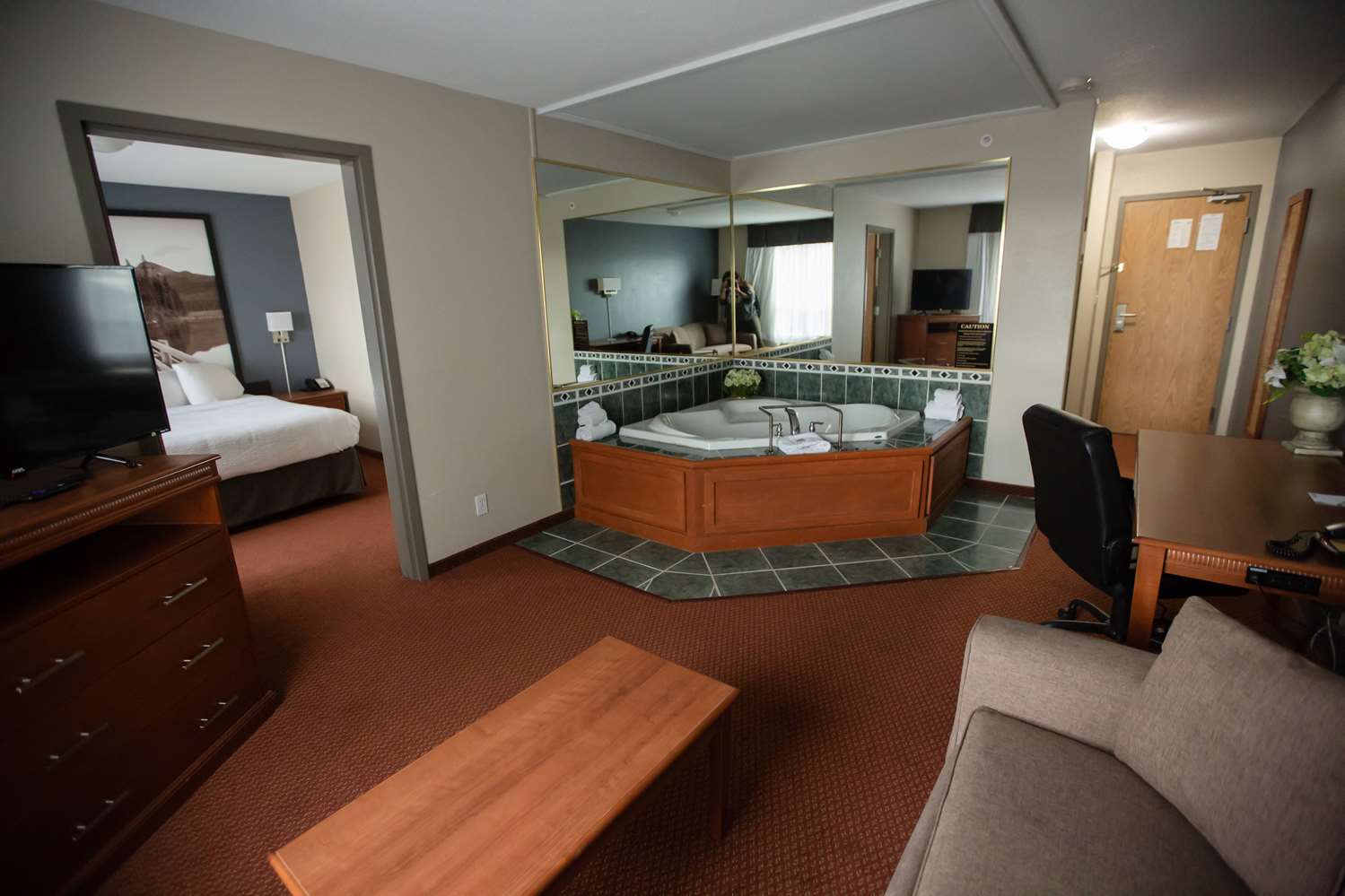 Super 8 by Wyndham Whitecourt 30/30