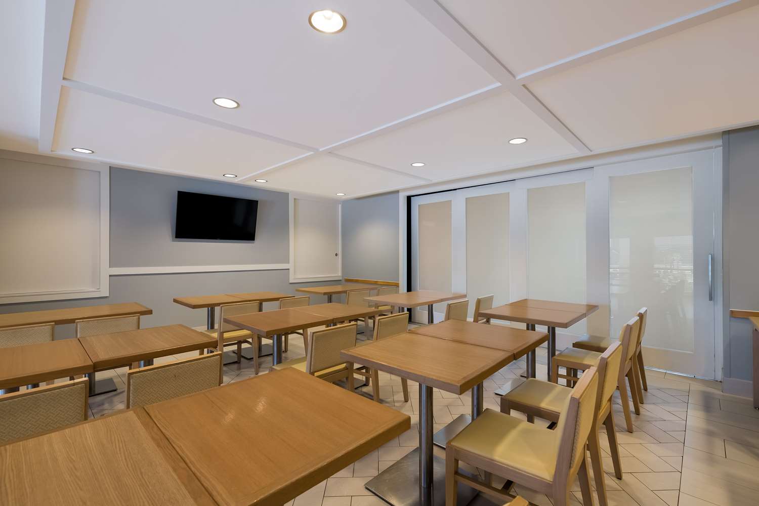 Sonesta ES Suites Orlando International Drive 48/55