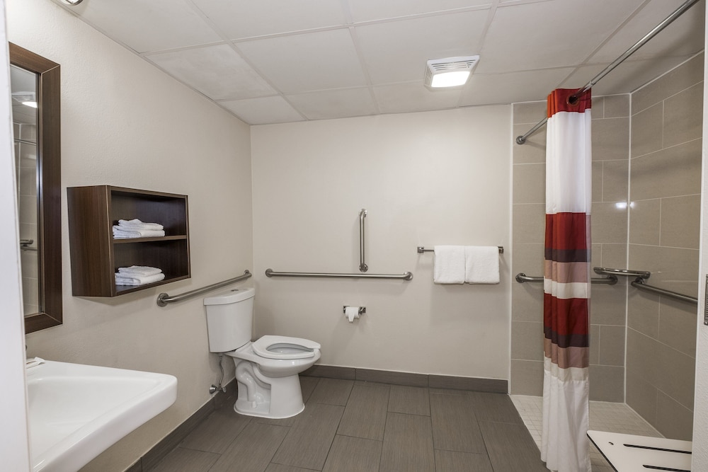 Red Roof Inn Plus Poughkeepsie 13/26