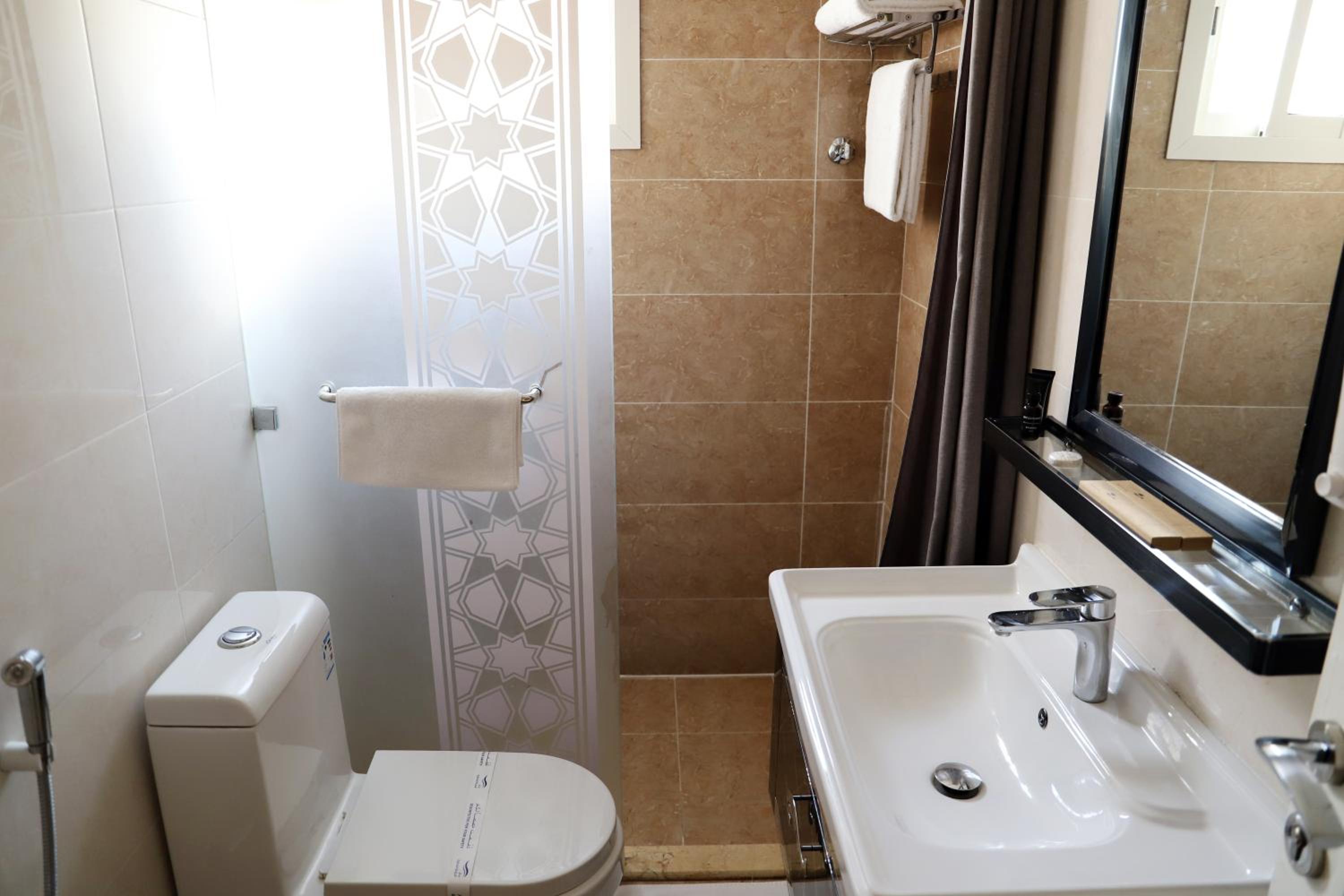 أجنحة صن رايز(Sunrise Suites) 12/17