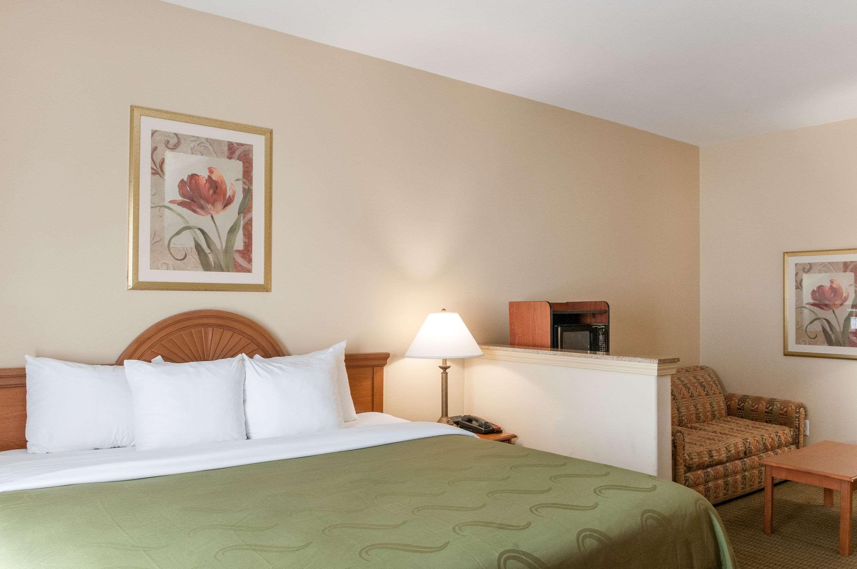 Suite, King Bed, Accessible