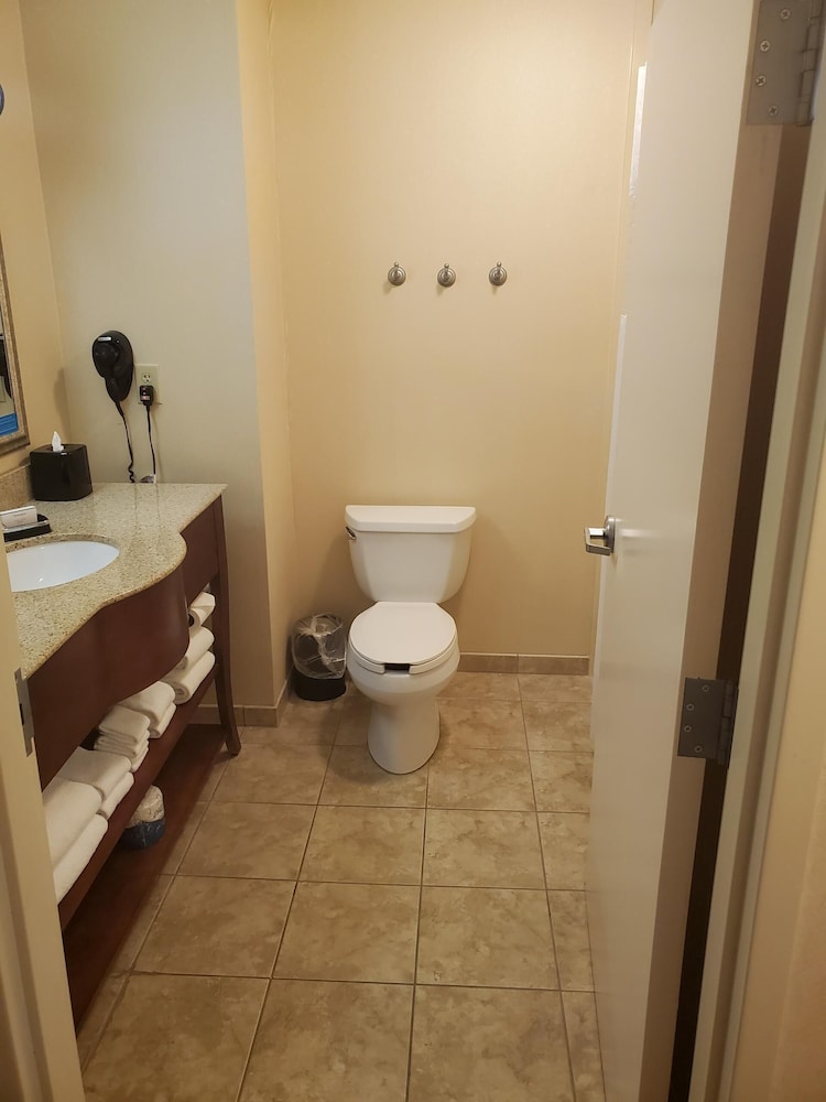 Hampton Inn & Suites Dayton-Airport 33/64