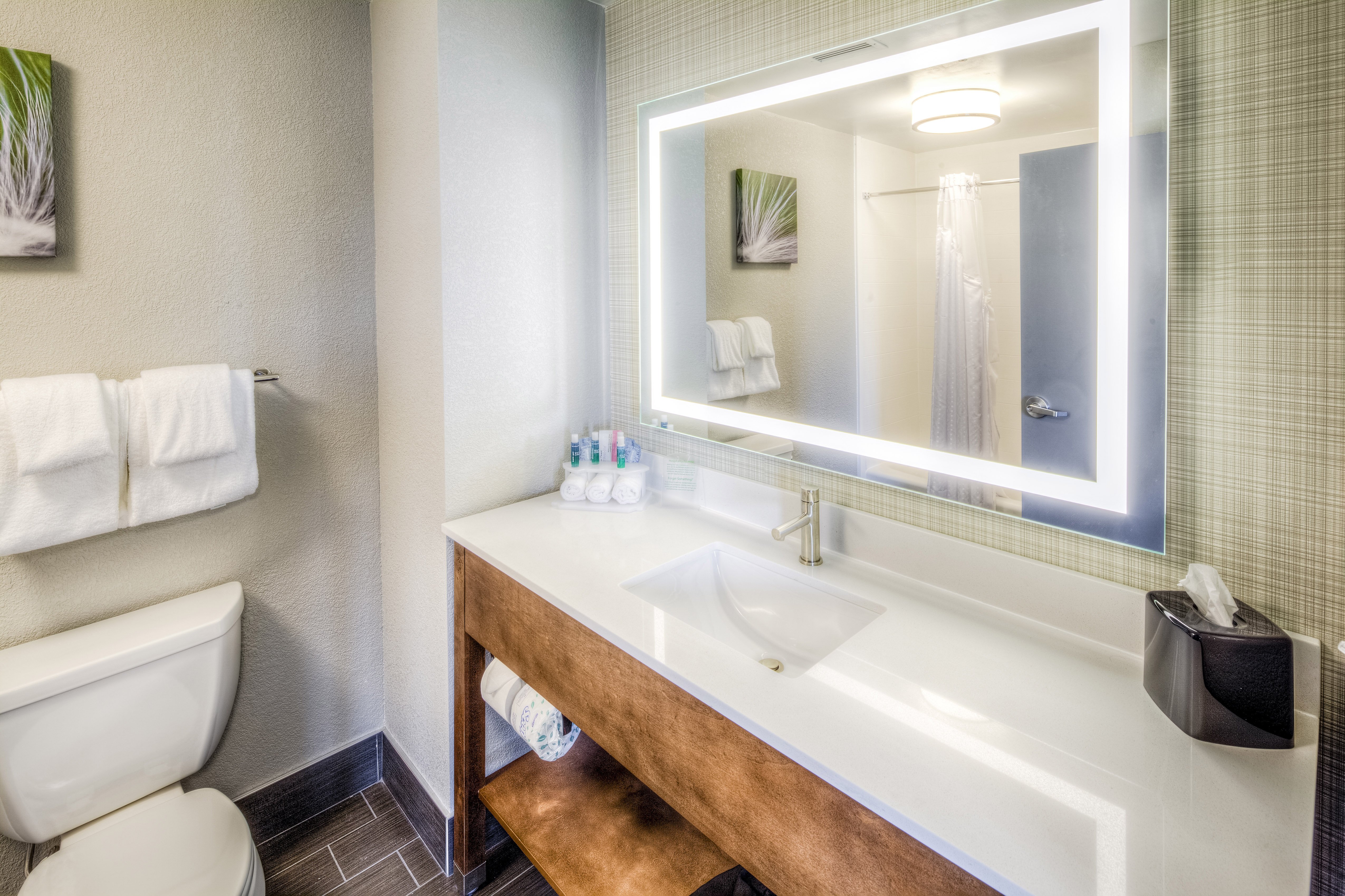 Holiday Inn Express And Suites Cleveland West Westlake 53/54