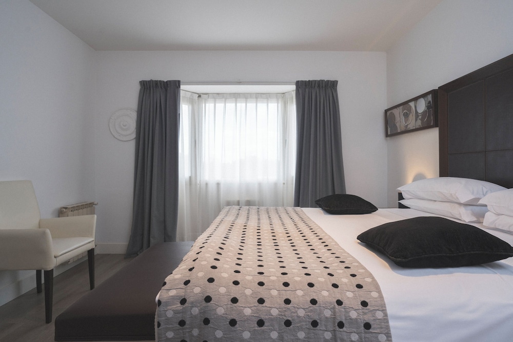 HOTEL TOLOSA 12/75