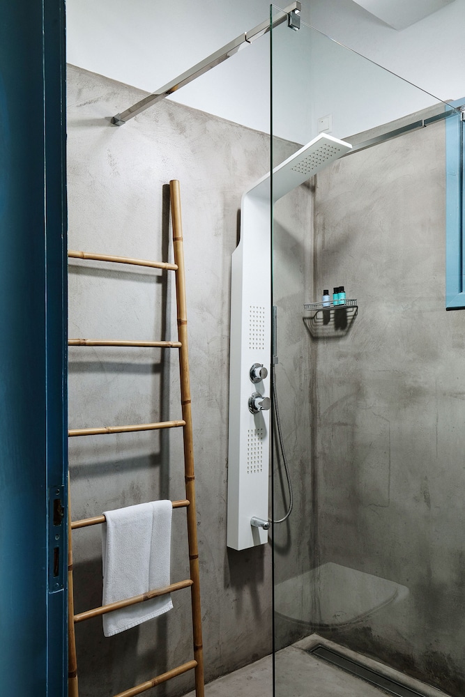Chrysalis Boutique Hotel 47/50