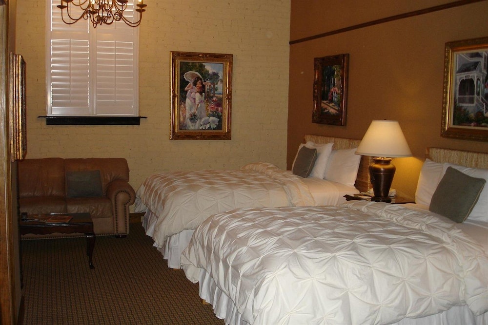 Ansonborough Inn 13/72